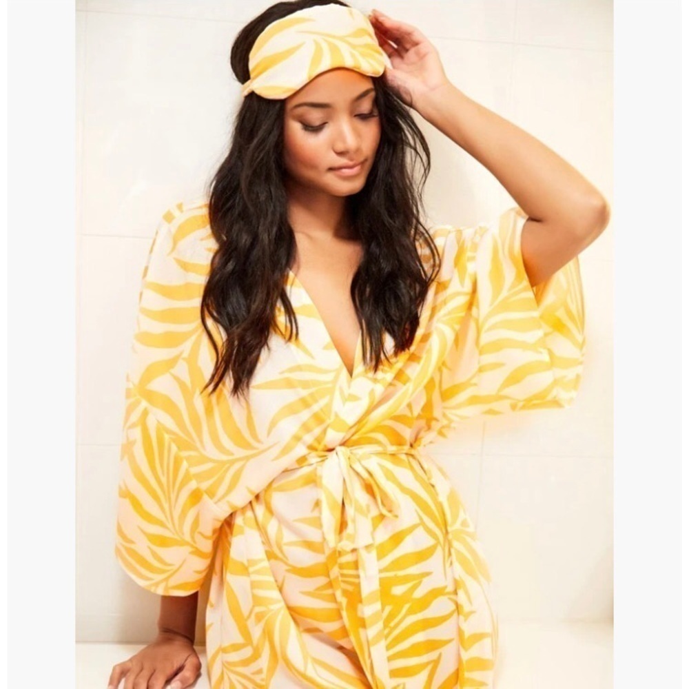 Maison Du Soir Luxe Robe and Matching Sleep Mask - Picture 2 of 7